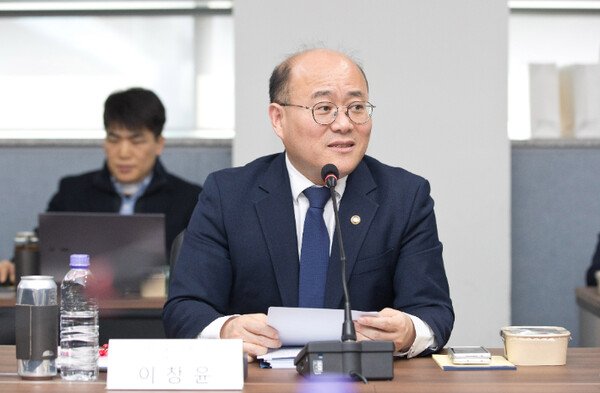 이창윤 과학기술정보통신부 제1차관이 19일 대전 유성구 한국에너지기술연구원에서 열린에서 인사말을 하고 있다. / 과학기술정보통신부