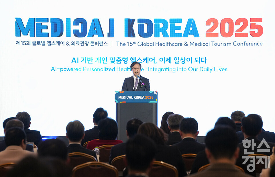 20일 서울 강남구 코엑스에서 메디컬 코리아(Medical Korea) 2025 개막식이 열리고 있다. 김영태 서울대학교병원장이 축사를 하고 있다. /최대성 기자 dpdaesung@sporbiz.co.kr 2025.03.20.