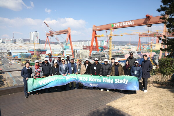 지난해 3월 20일 방한 중인 세계해사대학 재학생 연수단이 울산 HD현대중공업 조선소를 방문했다./해양수산부 
