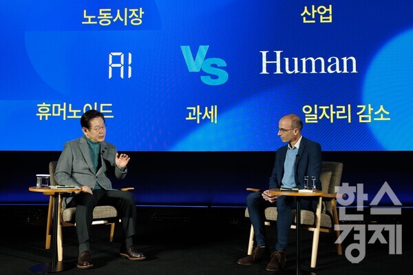 더불어민주당 이재명 대표와 '사피엔스'의 저자이자 이스라엘의 세계적 석학인 유발 하라리 히브리대 전 교수가 22일 서울 여의도 국회 사랑재에서 인공지능(AI)을 주제로 대담하고 있다. 사진=연합뉴스