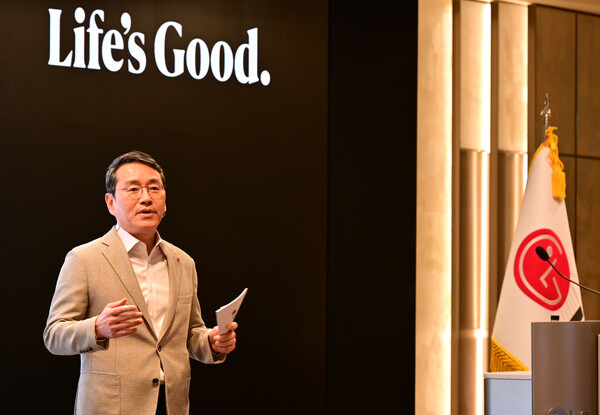 LG전자 조주완 CEO가 25일 서울 여의도 LG트윈타워에서 열린 제23기 정기 주주총회의 개회선언을 하고 있다. /LG전자