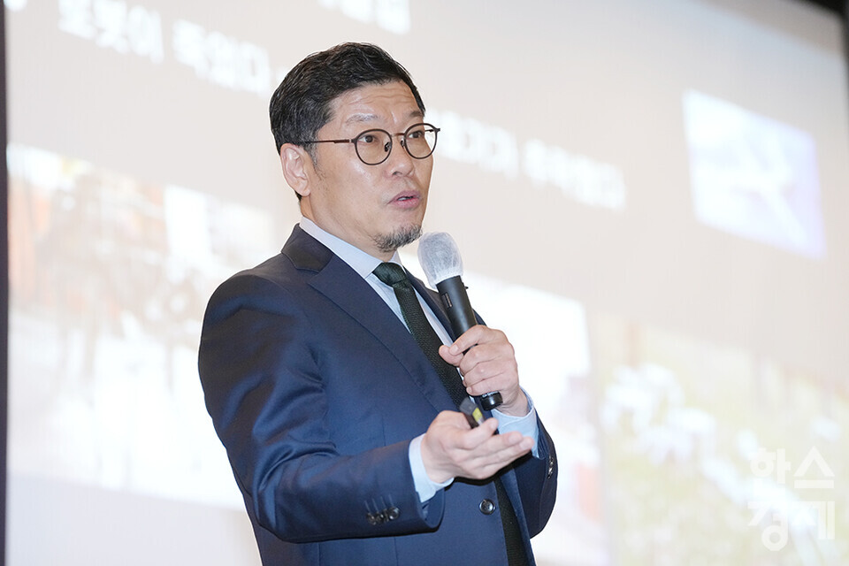 이정동 서울대 공학전문대학원 교수가 27일 오전 서울 여의도 FKI타워에서 개최된 한스경제 창간 10주년 기념 ‘체인지 코리아(Change Korea) 2025 포럼’에 참석해 '기술패권시대, 혁신성장 견인하는 기술선진국의 조건'을 주제로 강연하고 있다. /최대성 기자 dpdaesung@sporbiz.co.kr 2025.03.27.