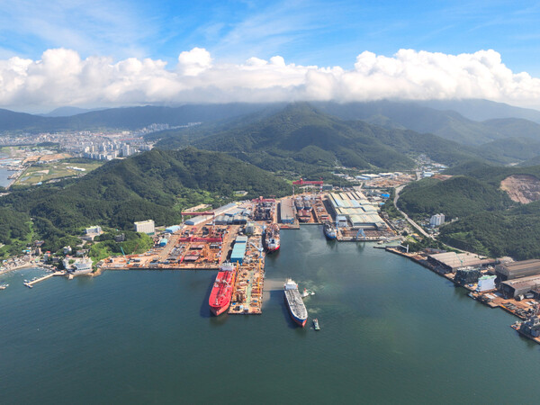 경남 창원시 진해구에 위치한 케이조선 조선소 전경./케이조선