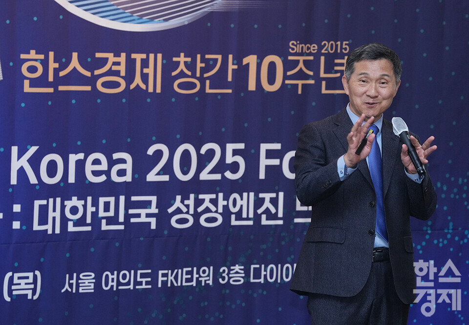 김연명 중앙대 사회복지학과 교수가 27일 오전 서울 여의도 FKI타워에서 개최된 한스경제 창간 10주년 기념 ‘체인지 코리아(Change Korea) 2025 포럼’에 참석해 '성장과 사회복지정책'을 주제로 강연하고 있다. /최대성 기자 dpdaesung@sporbiz.co.kr 2025.03.27.