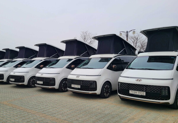 쏘카가 최근 발생한 산불로 피해를 겪고 있는 지역에 스타리아 캠퍼 차량 20여대를 지원한다./쏘카