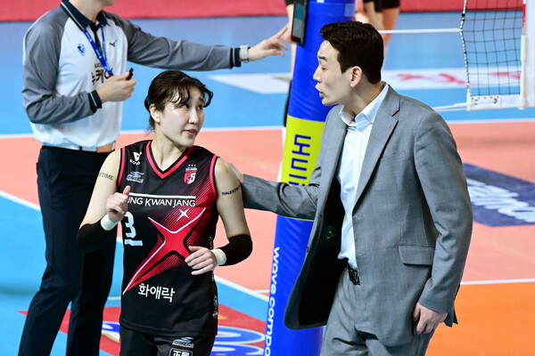 고희진 정관장 감독과 염혜선. /한국배구연맹 제공