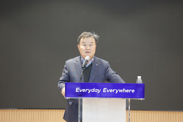 에코프로가 캐즘을 돌파하기 위해 ‘환골탈태(換骨奪胎)’를 선언하면서 2025년 3대 경영 방침을 밝혔다. 에코프로는 이를 위해 올해 △인도네시아 양극재 통합법인 프로젝트, △에코프로이노베이션과 에코프로씨엔지 합병, △R&D 아웃소싱 강화 등 3대 중점 추진과제를 선정했다.  사진은 이동채 에코프로 창업주 / 에코프로