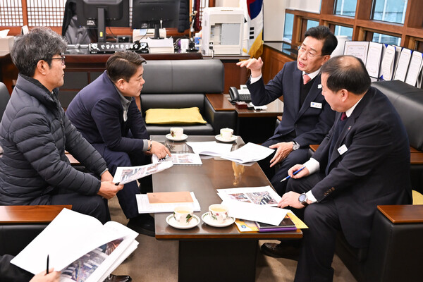 ‘팔당 대청호 상수원 수질 보전 특별대책지역 지정 및 특별 종합대책(이하 ’특대고시‘) 개정에 따라 특별대책지역 내에서 친환경 교육용 선박 운행과 천연 잔디로 조성된 파크골프장의 조성 가능성이 열렸다./ 양평군 제공