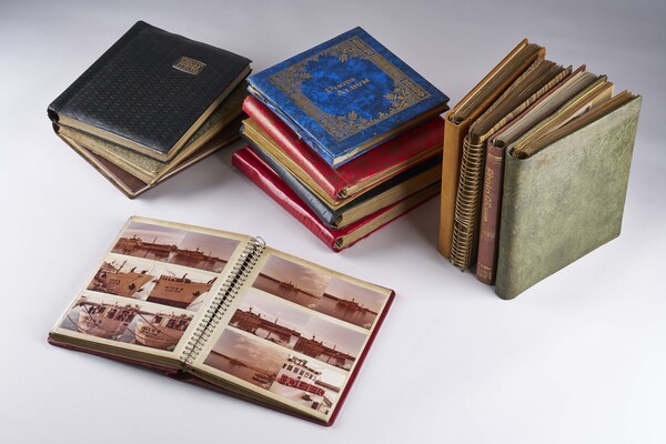 국립인천해양박물관은 4월 이달의 해양 유물로 삼송산업 사진첩을 선정했다./국립인천해양박물관