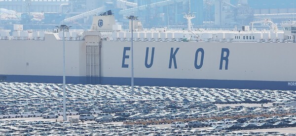 선적을 기다리는 수출용 자동차들./ 연합뉴스