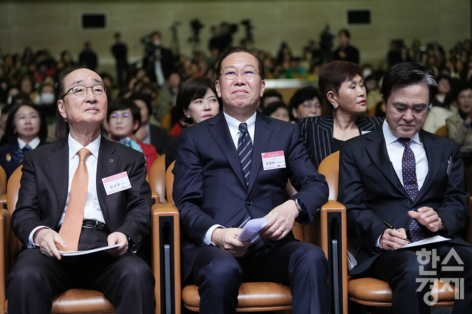 1일 오후 서울 코엑스에서 제24회 유관순상 시상식이 열리고 있다. 심대평 전 충남도지사(왼쪽부터), 권영세 국민의힘 비상대책위원장, 김태흠 충남도지사가 참석하고 있다. /최대성 기자 dpdaesung@sporbiz.co.kr 2025.04.01.