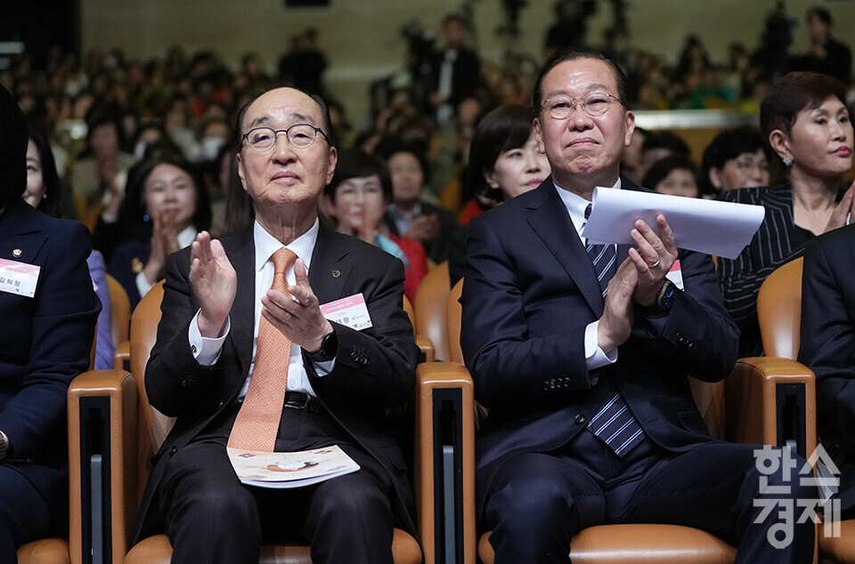 1일 오후 서울 코엑스에서 제24회 유관순상 시상식이 열리고 있다. 심대평 전 충남도지사(왼쪽부터), 권영세 국민의힘 비상대책위원장. /최대성 기자 dpdaesung@sporbiz.co.kr 2025.04.01.