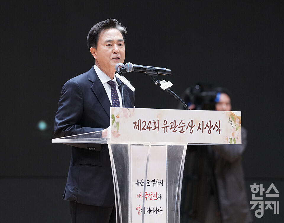 1일 오후 서울 코엑스에서 제24회 유관순상 시상식이 열리고 있다. 유관순상위원회 위원장인 김태흠 충남도지사가 식사를 하고 있다. /최대성 기자 dpdaesung@sporbiz.co.kr 2025.04.01.