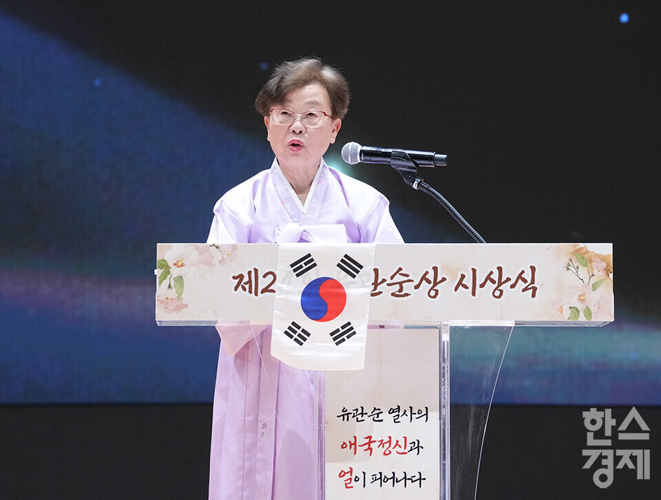 송창주 이준열사기념관장이 1일 오후 서울 코엑스에서 열린 제24회 유관순상 시상식서 유관순상을 수상한 후 소감을 전하고 있다. /최대성 기자 dpdaesung@sporbiz.co.kr 2025.04.01.