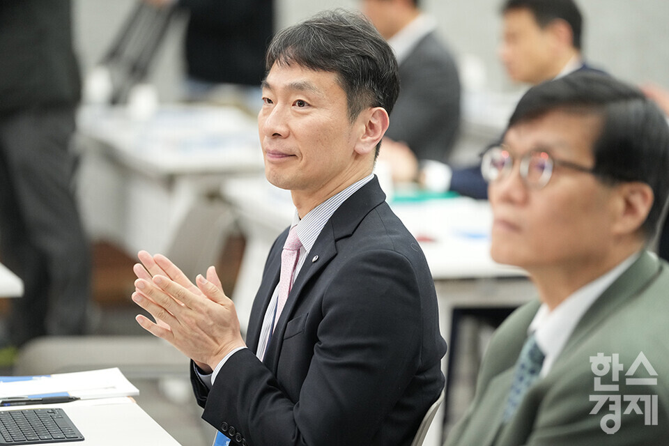 이복현 금융감독원장이 3일 오후 서울 중구 은행회관에서 '부동산 신용집중: 현황, 문제점 그리고 개선 방안'을 주제로 열린 한국은행-한국금융연구원 공동 정책 컨퍼런스에  참석하고 있다. /최대성 기자 dpdaesung@sporbiz.co.kr 2025.04.03.