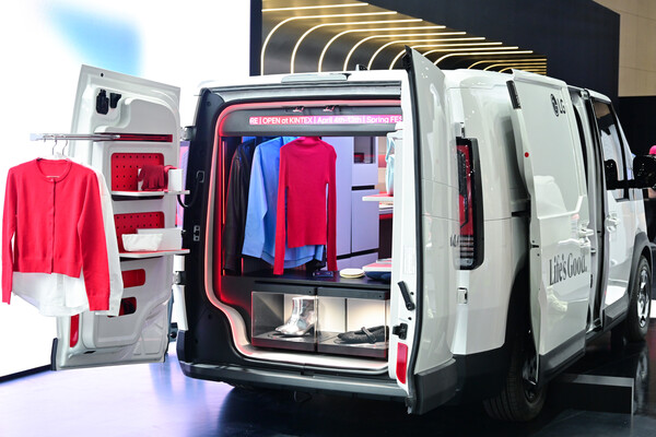 LG전자가 3일 '서울모빌리티쇼'에서 기아와 손잡고 모빌리티 공간 솔루션의 새 패러다임을 제시했다./LG전자