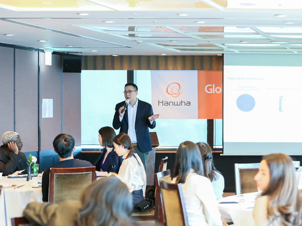 질의응답을 하고 있는 김동선 한화호텔앤드리조트·갤러리아 미래비전총괄 부사장. /한화호텔앤드리조트 제공