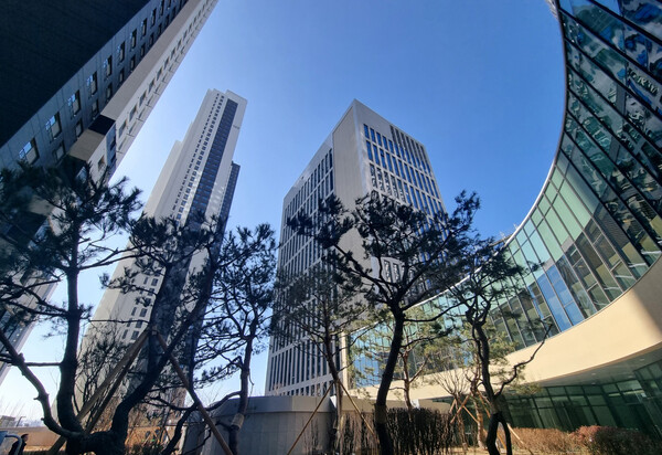 서울 광진구 롯데캐슬 이스트폴 숲속의 전경. /사진=입주자협의회