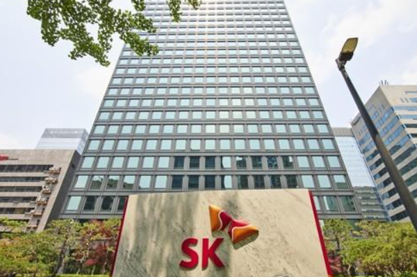 SK이노베이션이 실적 갈림길에 섰다. 이어지는 적자와 대규모 투자로 인한 재무 부담이 커진 SK온의 역할에 따라 향방이 갈릴 것으로 보인다. / 연합뉴스