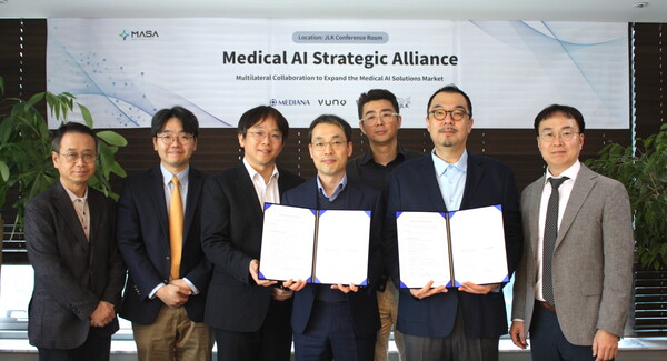 (왼쪽부터) 김준홍 뷰노 상무, 류위선 제이엘케이 상무, 이예하 뷰노 대표, 김동민 제이엘케이 대표, 곽민철 셀바스AI·메디아나 대표, 윤승현 사장, 윤상원 상무. /뷰노 제공