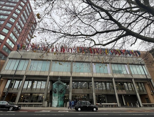 국제해사기구(IMO)가 제83차 해양환경보호위원회에서 해운 탄소세 도입 여부를 결정한다. 정식 도입돼 2027년 발효된다면 친환경 선박 강자인 한국 조선업계가 수혜를 입을 것으로 전망된다. / 사진=연합뉴스