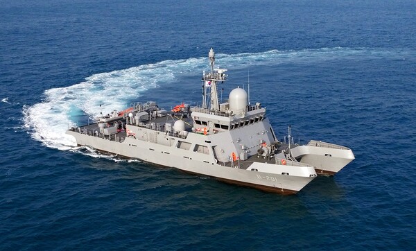 HJ중공업이 건조한 다목적훈련지원정./HJ중공업 