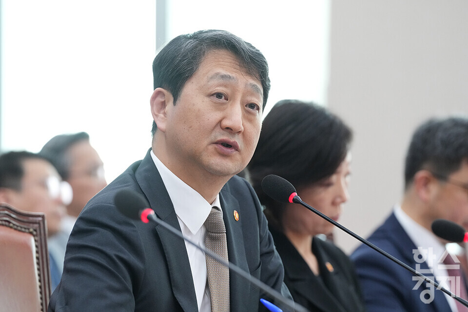 9일 오전 서울 여의도 국회에서 산업통상자원중소벤처기업위원회 전체회의가 열리고 있다. 안덕근 산업통상자원부 장관이 의원 질의에 답변하고 있다. /최대성 기자 dpdaesung@sporbiz.co.kr 2025.04.09.