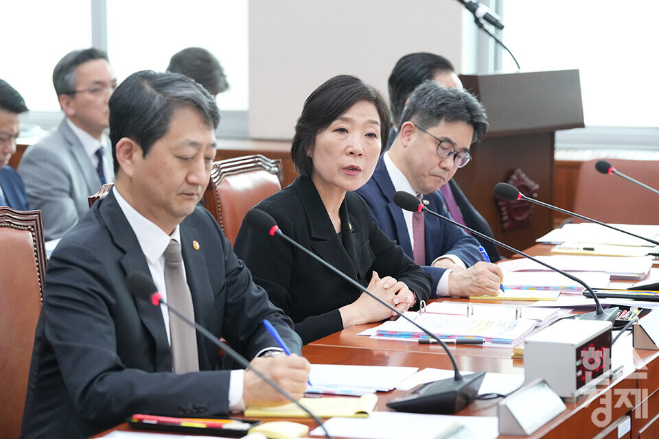 9일 오전 서울 여의도 국회에서 산업통상자원중소벤처기업위원회 전체회의가 열리고 있다. 오영주 중소벤처기업부 장관이 의원 질의에 답변하고 있다. /최대성 기자 dpdaesung@sporbiz.co.kr 2025.04.09.