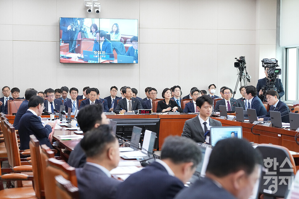 9일 오전 서울 여의도 국회에서 산업통상자원중소벤처기업위원회 전체회의가 열리고 있다. /최대성 기자 dpdaesung@sporbiz.co.kr 2025.04.09.