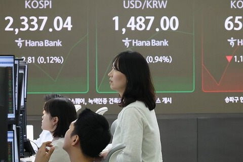 코스피가 9일 장중 2300선이 붕괴됐다. / 사진 연합뉴스