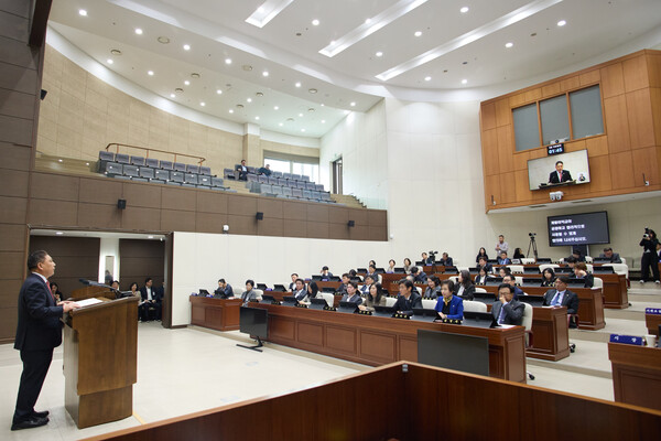 이 의원은 “2006년 체결된 광교신도시 개발 공동시행 협약에 따르면 모든 의사결정은 반드시 협의를 거치도록 돼 있다”며, 수원시의 독단적 행보는 협약 위반이며 절차적 정당성을 결여한 것이라고 주장했다./ 용인특례시의회 제공