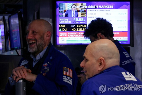 뉴욕 증권거래소의 트레이더. /연합뉴스 제공