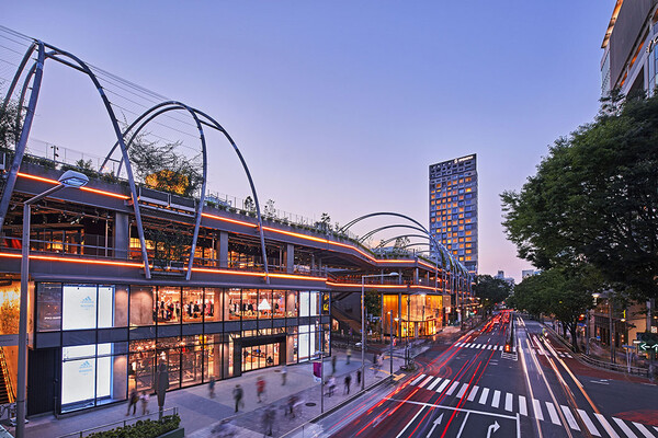 오는 24일 무신사와 마뗑킴이 일본 1호 매장 ‘마뗑킴 시부야점’을 오픈하는 미야시타 파크 건물 전경 / 미야시타 파크 제공