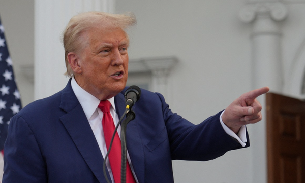 관세국경보호국(CBP)은 12일(현지시간) '특정 물품의 상호관세 제외 안내' 공지를 통해 20개 대상의 전자 제품에 대해 상호관세 부과 대상에서 제외했다. 사진은 도널드 트럼프 미국 대통령. / 연합뉴스