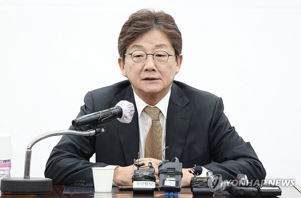 국민의힘 유승민 전 의원이 11일 대구 수성구 국민의힘 대구시당에서 열린 기자 간담회에서 발언하고 있다. /연합뉴스