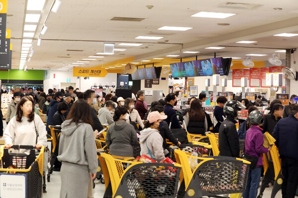 이마트 용산점 계산대 / 이마트 제공