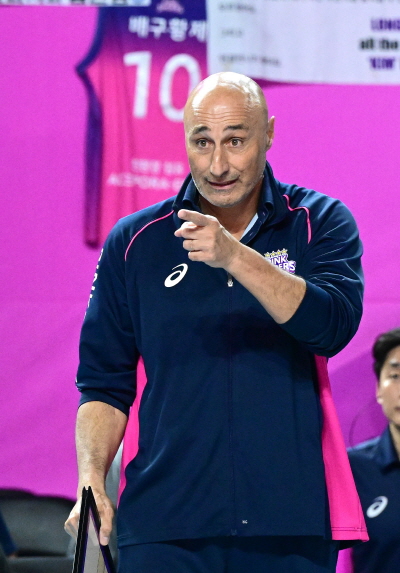 마르첼로 아본단자 전 흥국생명 감독. /한국배구연맹 제공