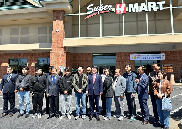 전남도는 16일 조지아주 애틀랜타 H마트 둘루스점에서 ‘전남 농수산식품 판촉전’ 오프닝 행사를 열었다. /사진=전남도