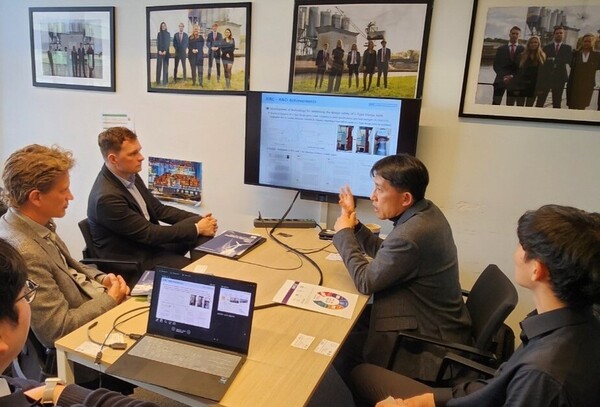 군산대학교 EIRC가 17일 네덜란드 델프트 공과대학(TU Delft) 기계공학과 R. Negenborn 교수 연구팀과 기술교류회를 가졌다./군산대