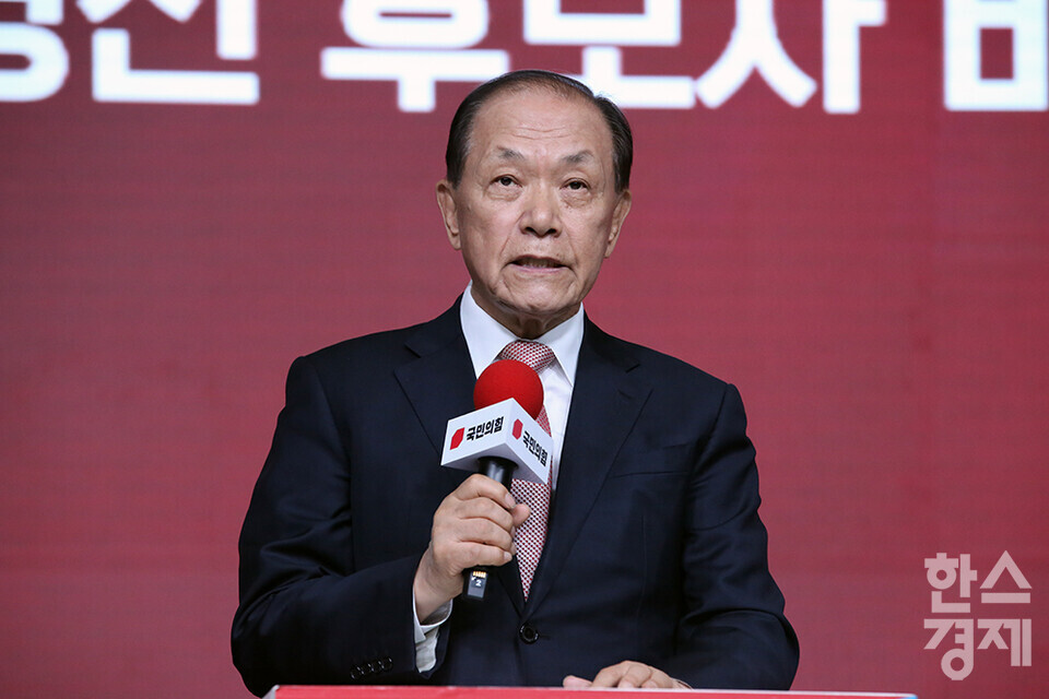 18일 오후 서울 강서구 ASSA아트홀에서 '제21대 대통령후보자 국민의힘 1차 경선 후보자 비전대회' 가 열리고 있다. 황우여 국민의힘 선거관리위워장이 인사말을 하고 있다. /최대성 기자 dpdaesung@sporbiz.co.kr 2025.04.18.