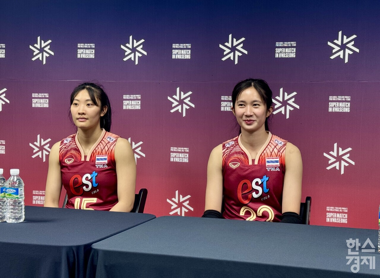 태국 올스타팀 세터 나타니차 자이센(왼쪽)과 아포짓 스파이커 나티마 껍깨우. /강상헌 기자