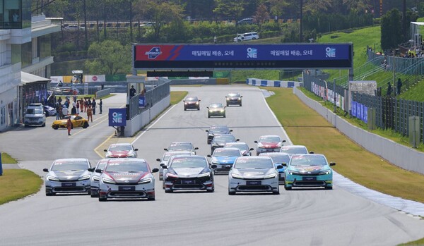 2025 오네(O-NE) 슈퍼레이스 챔피언십 프리우스 PHEV 클래스 개막식 전경/﻿ 브리지스톤 타이어 세일즈 코리아