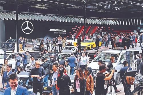 지난 2021년 열린 상하이 모터쇼 모습./ 연합뉴스