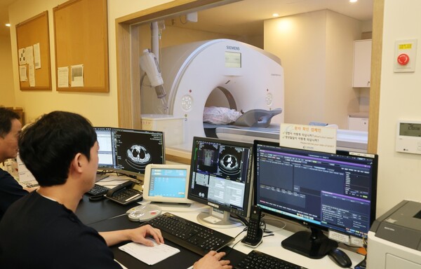 가천대 길병원에서 CT 촬영을 하고 있는 모습./가천대 길병원 제공