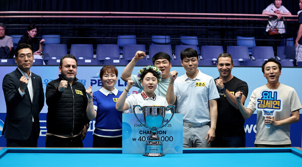 김세연 선수의 LPBA 24-25시즌 개막전 우승을 기념하고 있는 모습./휴온스그룹 제공