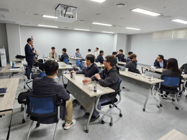 용인도시공사(사장 신경철)가 관리감독자들의 안전보건관리 역량 강화를 위해 참여형 교육 방식을 본격 도입했다./ 용인도시공사 제공