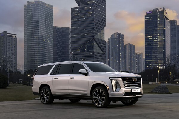 캐딜락 에스컬레이드 ESV/ 캐딜락