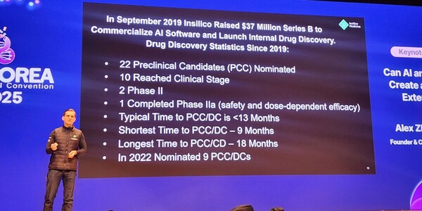 알렉스 자보론코브 인실리코 메디슨 창립자 및 CEO가 기조 강연을 하고 있는 모습./이소영 기자