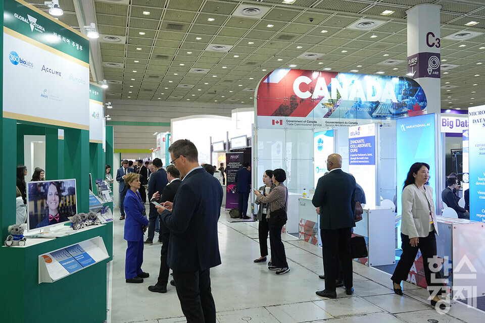 국내 최대 규모의 바이오헬스산업 국제 행사 바이오코리아 2025가 7일 서울 코엑스에서 개막했다. 사진은 많은 참관객들로 붐비는 행사장. /최대성 기자 dpdaesung@sporbiz.co.kr 2025.05.07.