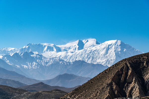 트레킹 중에 만나는 은빛 만년설의 다울라기리와 안나푸르나 연봉이 지친 트레커의 발걸음을 가볍게 해준다.